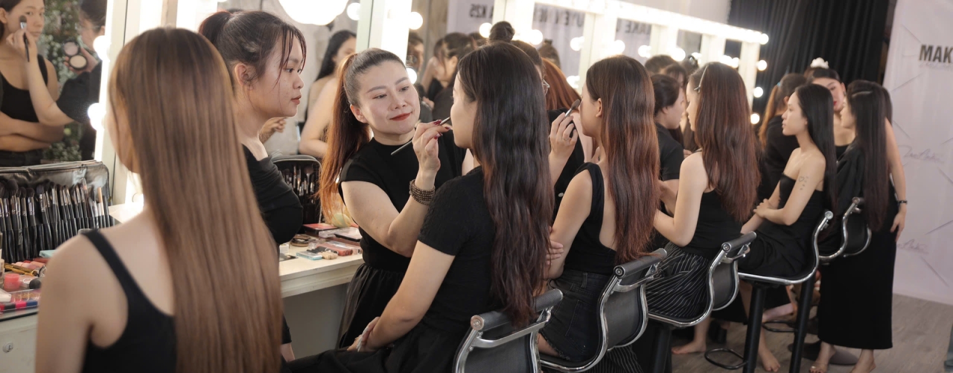 "Cầm tay chỉ việc hướng dẫn nhiệt tình "